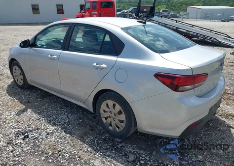 2018 Kia Rio S z USA, uszkodzony, nr VIN 3KPA24AB0JE066479